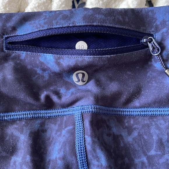 Rare LuLuLemon Blue Ombré‎ wave speed under legging. Size 10. Deep sea. Like New - Picture 9 of 9